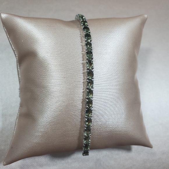 Nwt RARE Green Sapphire tennis bracelet
